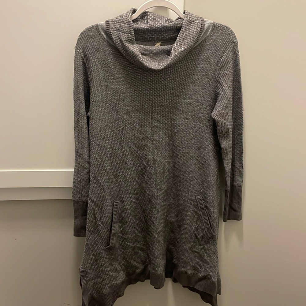 TeeBerry& Weave long knit top mock turtle neck size small